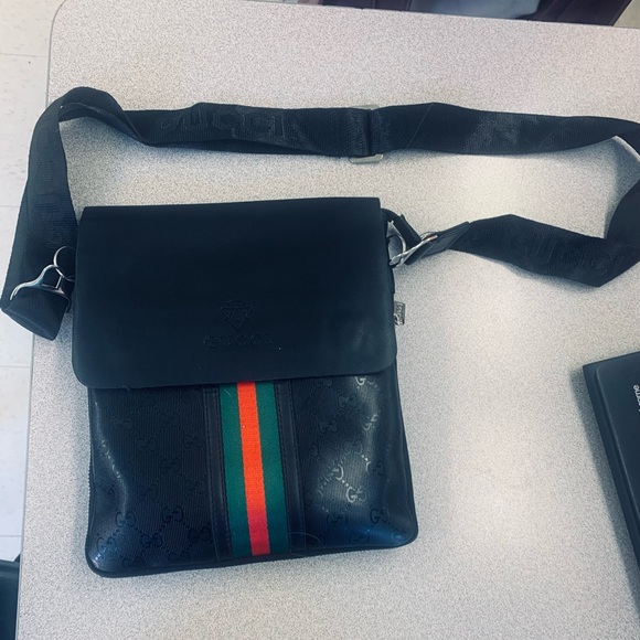 Black Gucci messenger bag - Picture 10 of 16